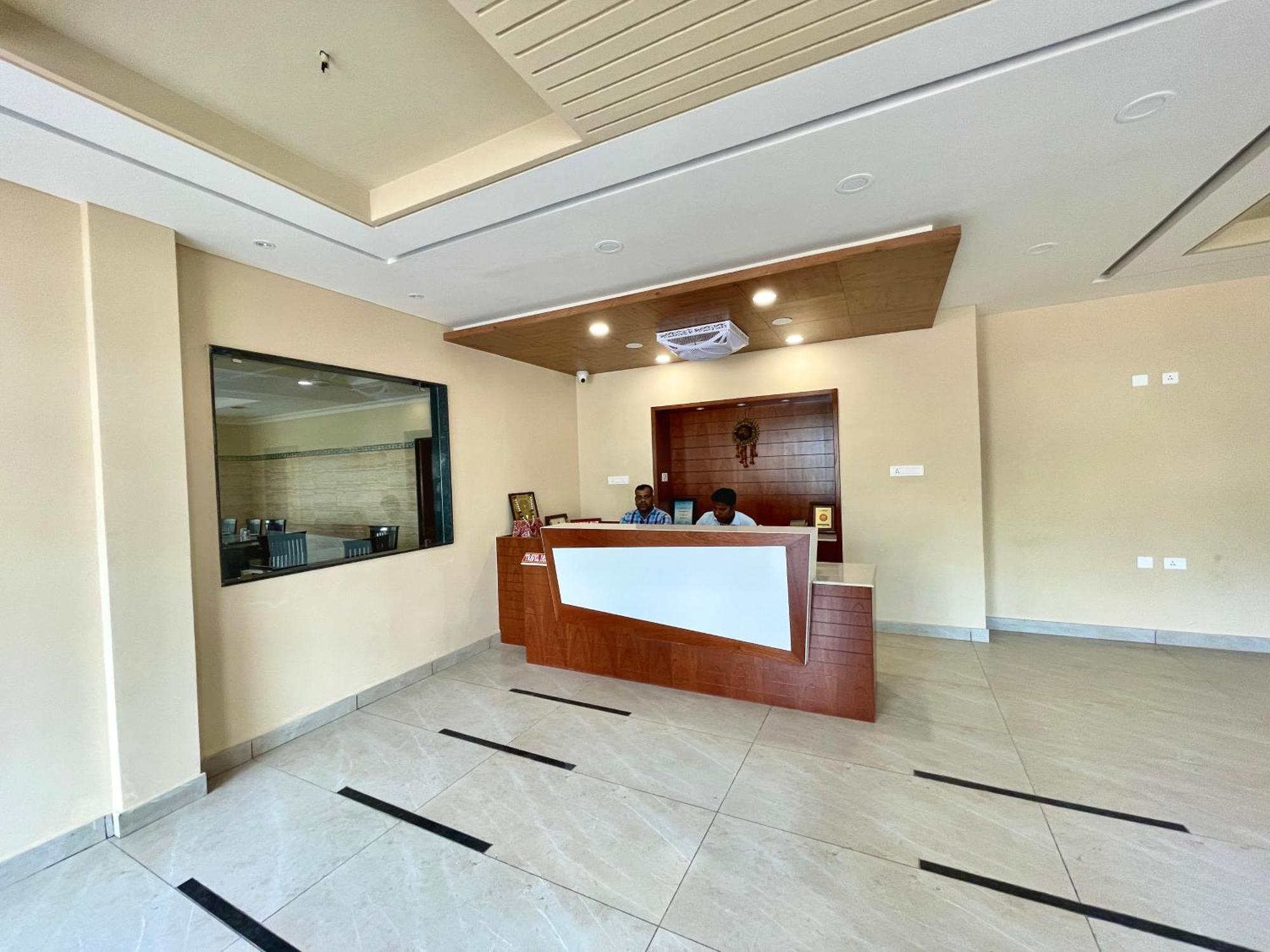 Hotel Rockbay, Puri Swimming-Pool, Near-Sea-Beach-And-Temple Fully-Air-Conditioned-Hotel With-Lift-And-Parking-Facility Buitenkant foto