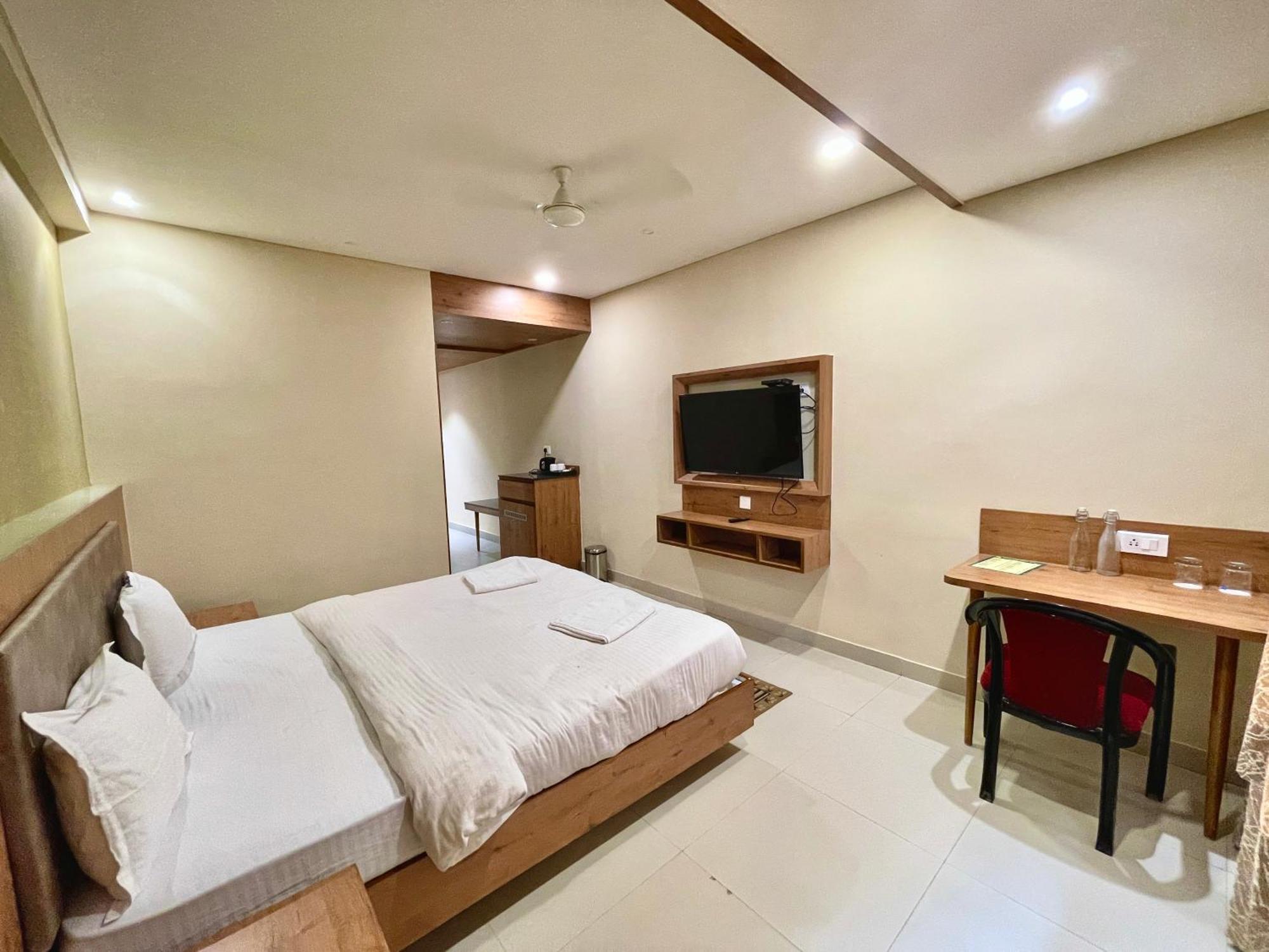 Hotel Rockbay, Puri Swimming-Pool, Near-Sea-Beach-And-Temple Fully-Air-Conditioned-Hotel With-Lift-And-Parking-Facility Buitenkant foto