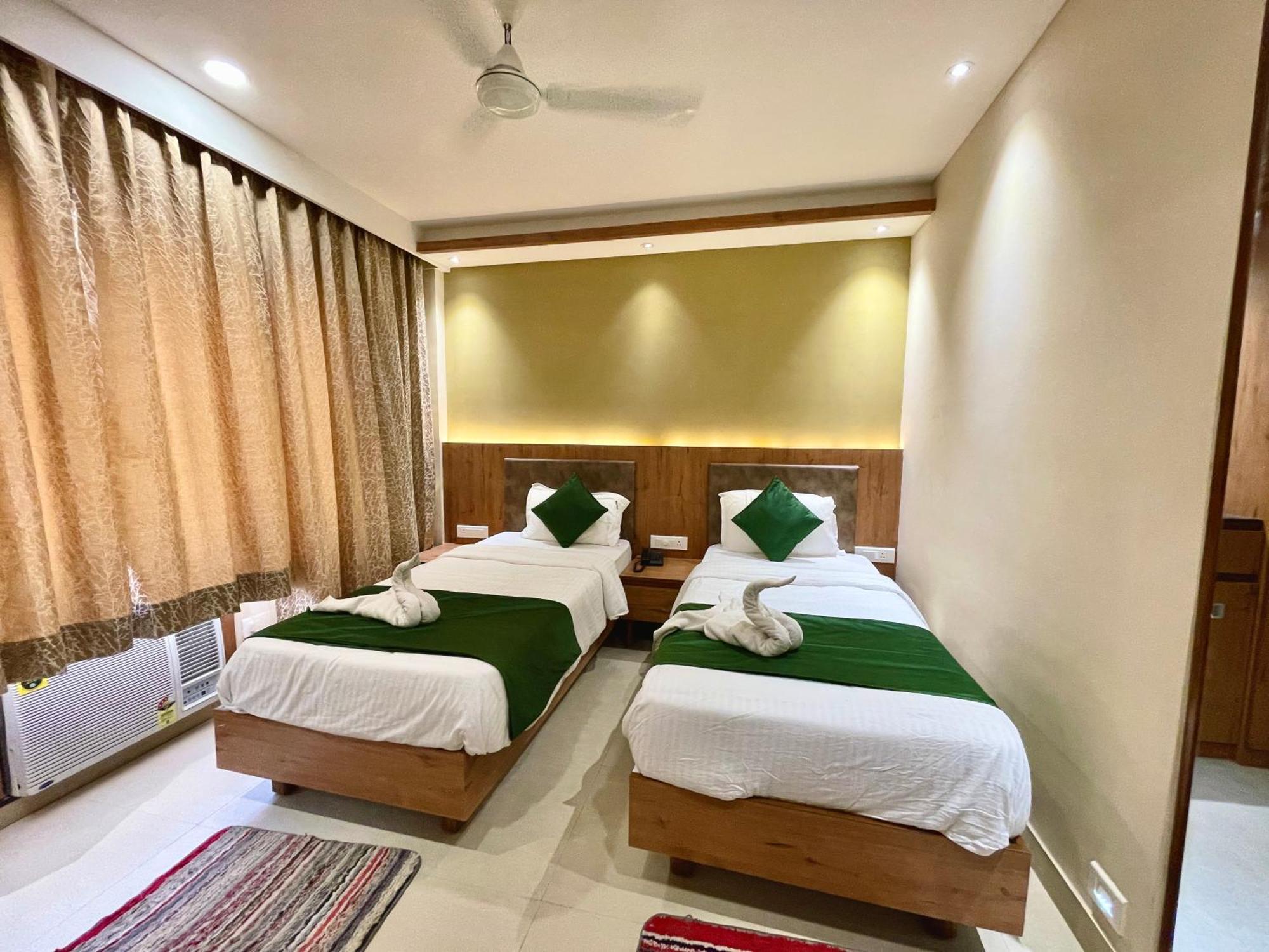 Hotel Rockbay, Puri Swimming-Pool, Near-Sea-Beach-And-Temple Fully-Air-Conditioned-Hotel With-Lift-And-Parking-Facility Buitenkant foto