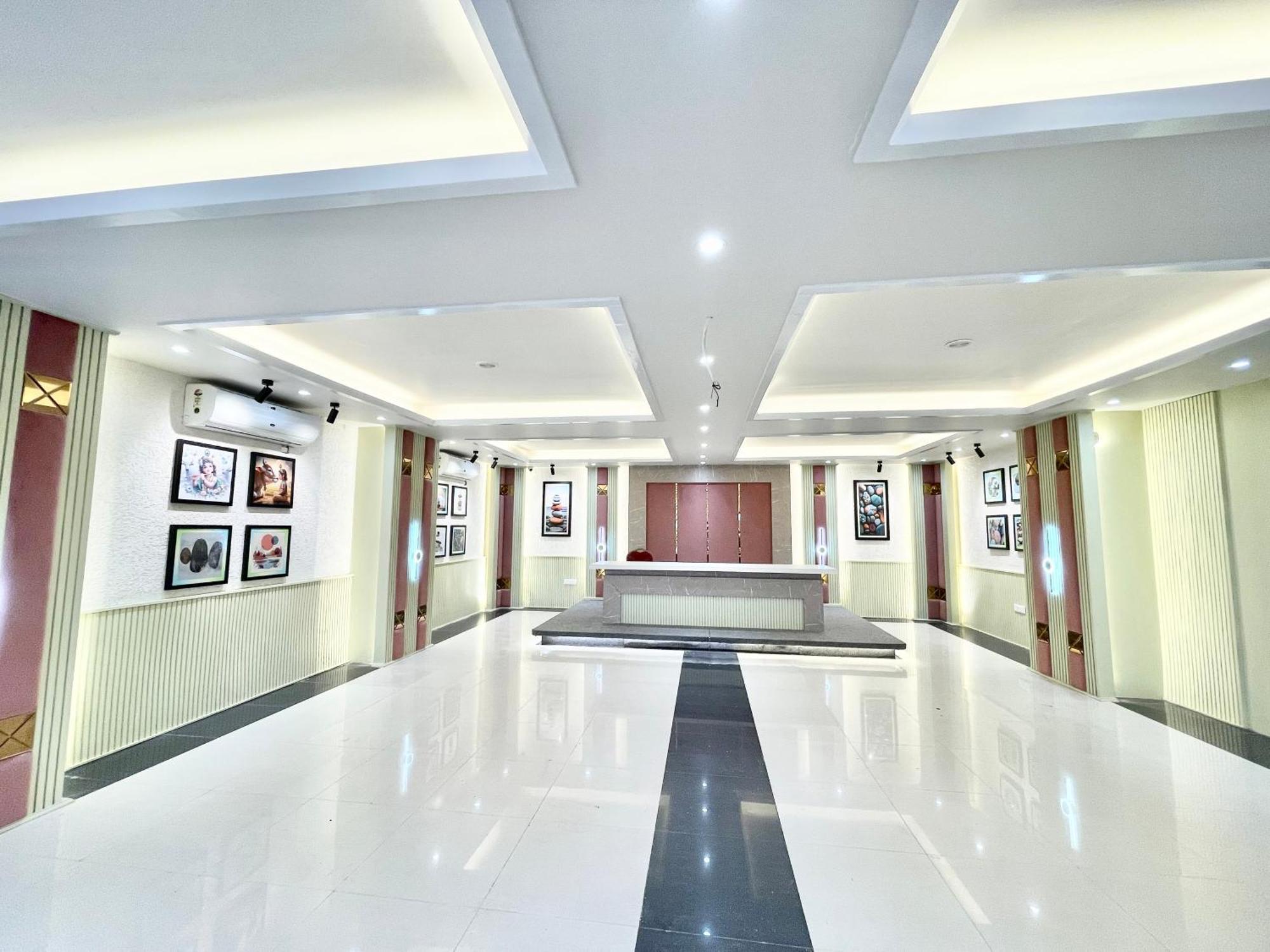 Hotel Rockbay, Puri Swimming-Pool, Near-Sea-Beach-And-Temple Fully-Air-Conditioned-Hotel With-Lift-And-Parking-Facility Buitenkant foto